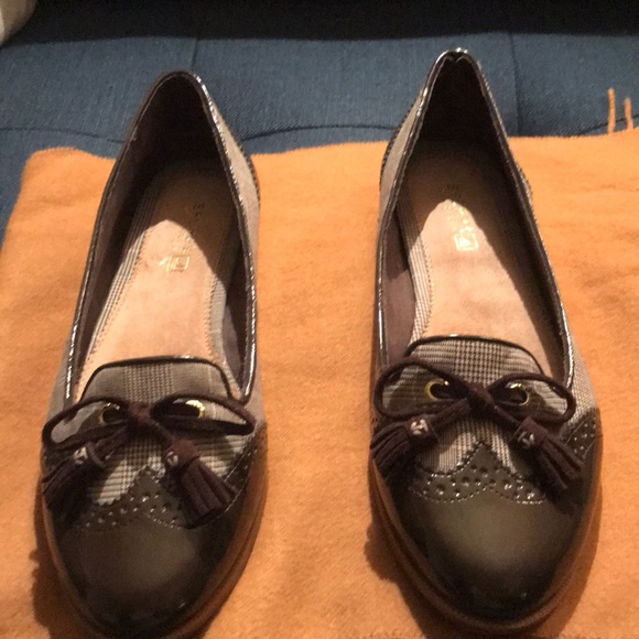 Plaid and patten top siders with tassels. - Picture 3 of 6